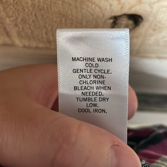 Banana Republic size 4 Pink, Yellow, Blue Preppy Plaid Mid-rise 3” Chino Shorts - Picture 10 of 10